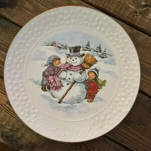 Avon A Child’s Christmas 1986 collectible plate